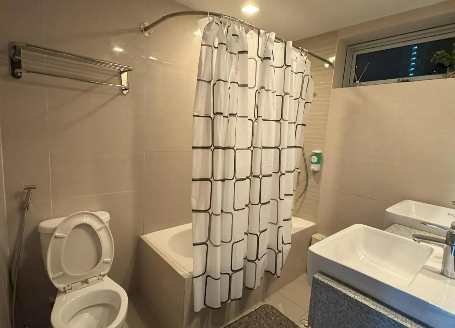 Cozy 3 Bedroom In Uptown Parksuites - Near Mall, Restaurants And Supermarket Manila 0*,