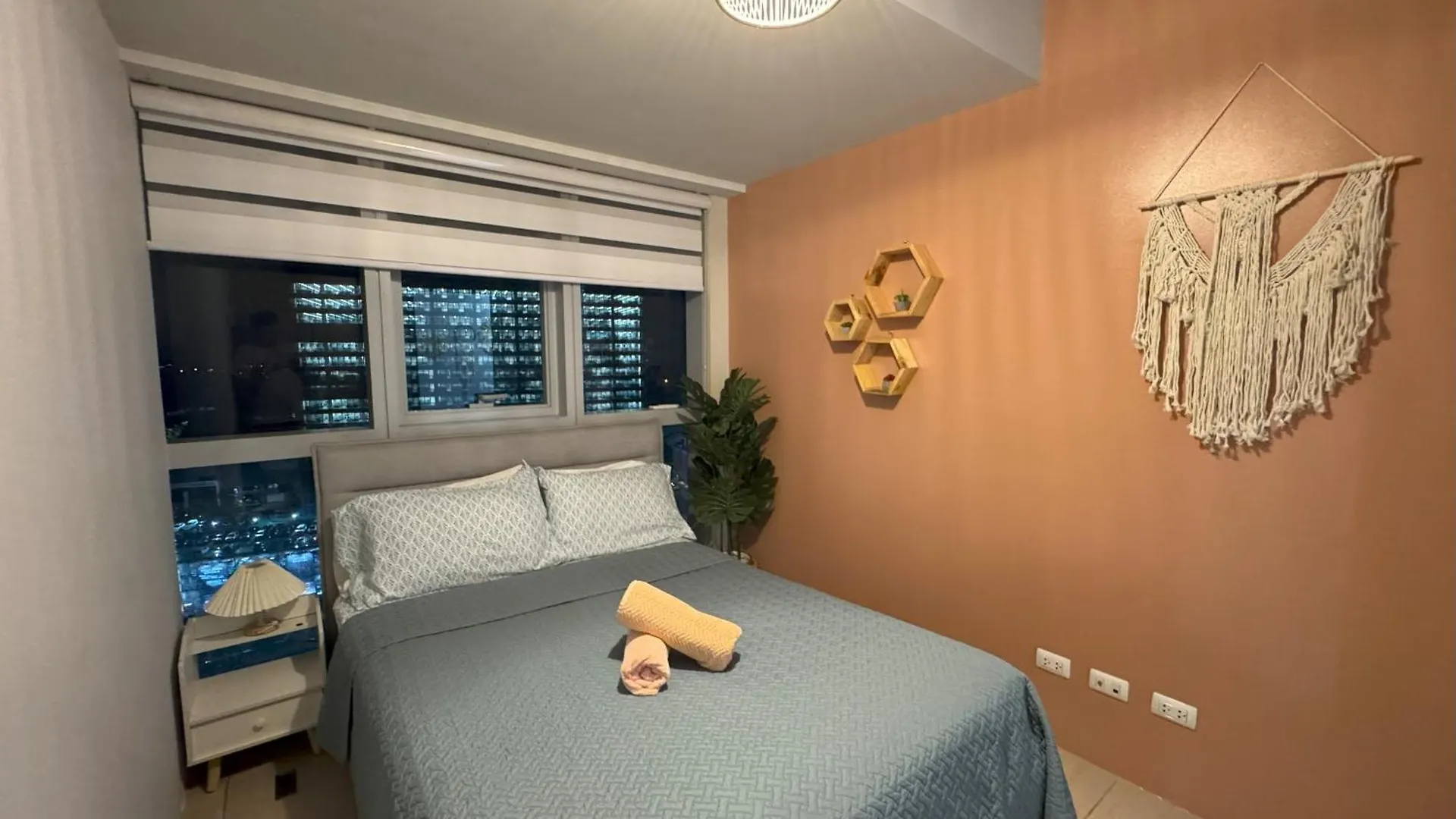 Cozy 3 Bedroom In Uptown Parksuites - Near Mall, Restaurants And Supermarket Manila Filipíny