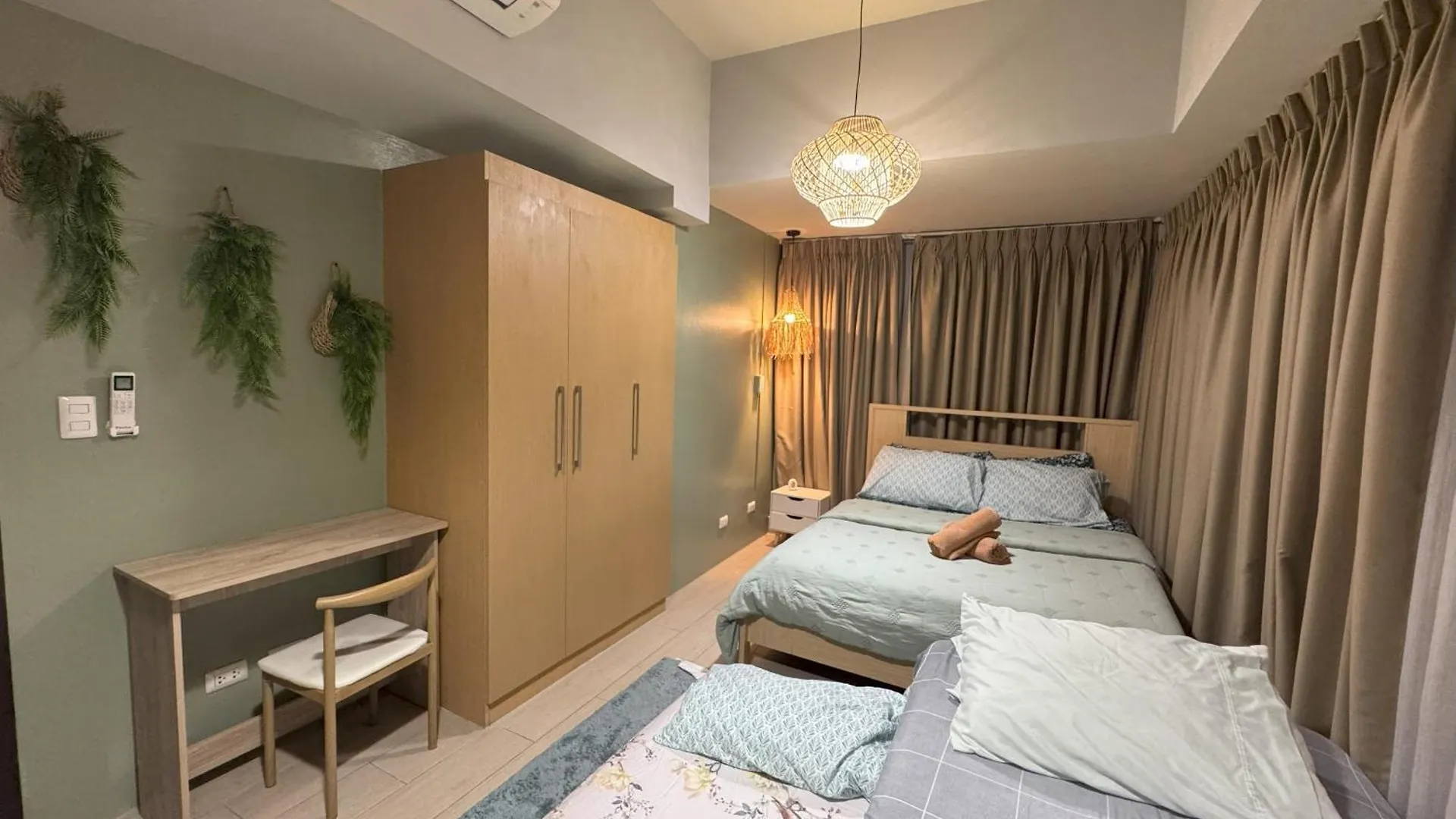 Cozy 3 Bedroom In Uptown Parksuites - Near Mall, Restaurants And Supermarket Manila 0*,  Filipíny