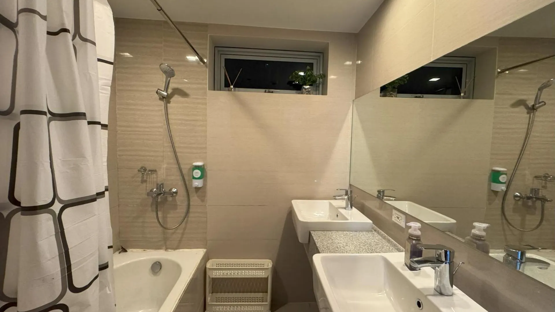 Apartmán Cozy 3 Bedroom In Uptown Parksuites - Near Mall, Restaurants And Supermarket Manila