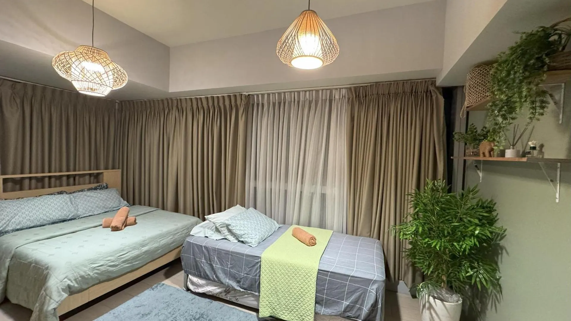 Apartment Cozy 3 Bedroom In Uptown Parksuites - Near Mall, Restaurants And Supermarket Manila