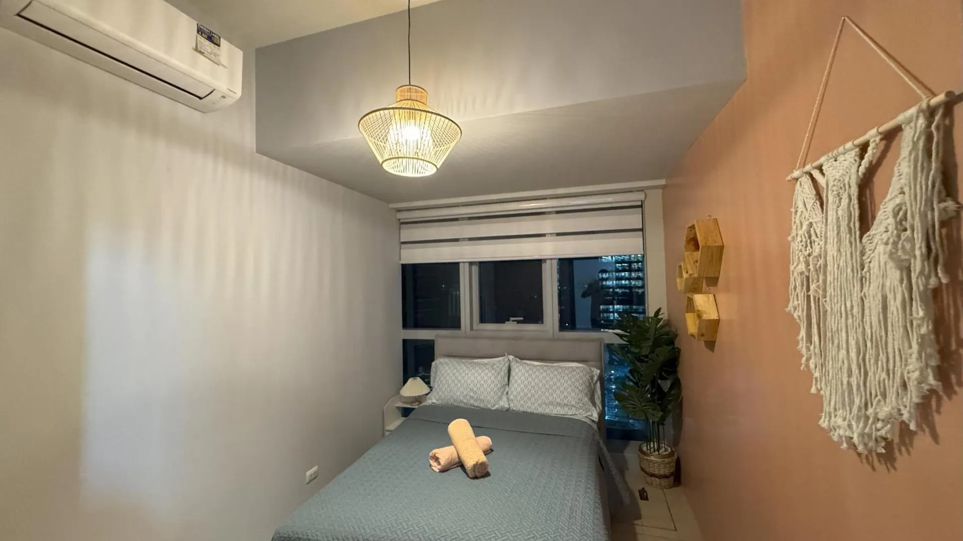 Cozy 3 Bedroom In Uptown Parksuites - Near Mall, Restaurants And Supermarket Manila Apartment