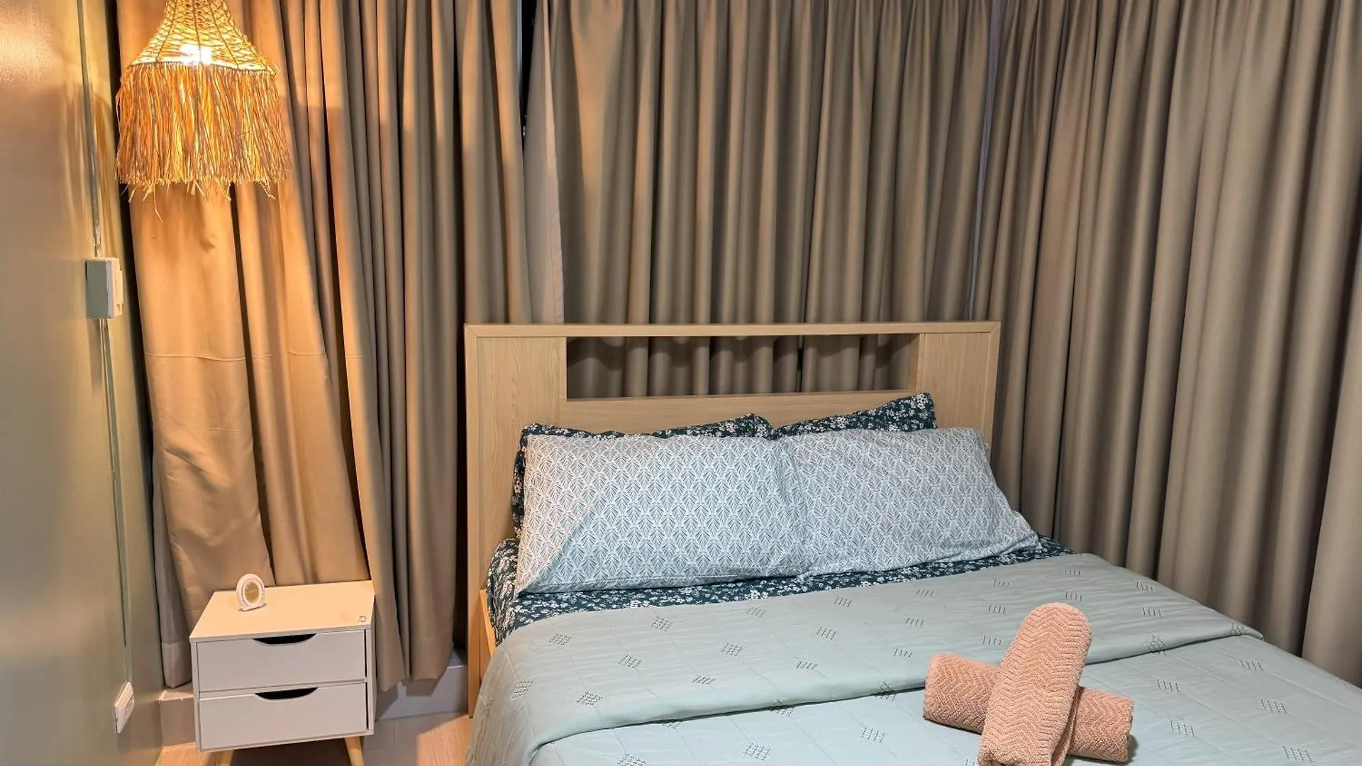 Apartment Cozy 3 Bedroom In Uptown Parksuites - Near Mall, Restaurants And Supermarket Manila