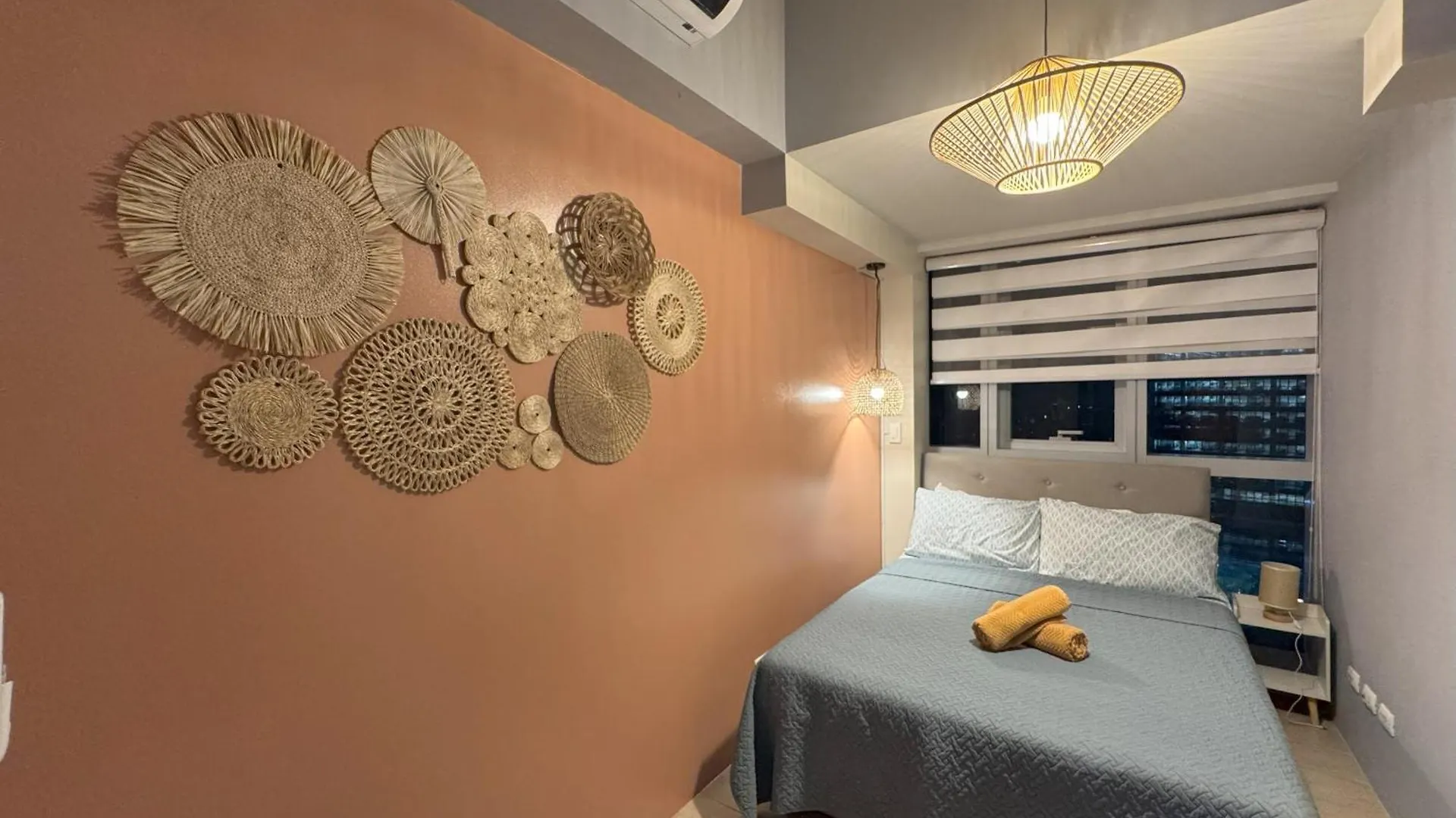 Cozy 3 Bedroom In Uptown Parksuites - Near Mall, Restaurants And Supermarket Manila Apartment