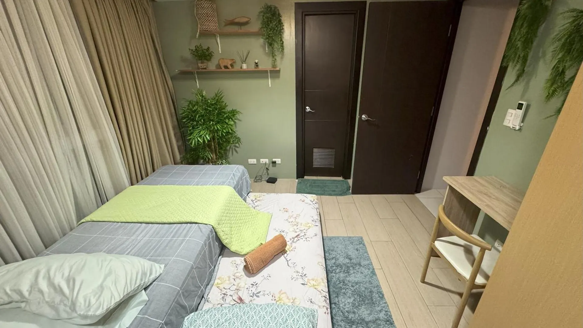 Apartment Cozy 3 Bedroom In Uptown Parksuites - Near Mall, Restaurants And Supermarket Manila