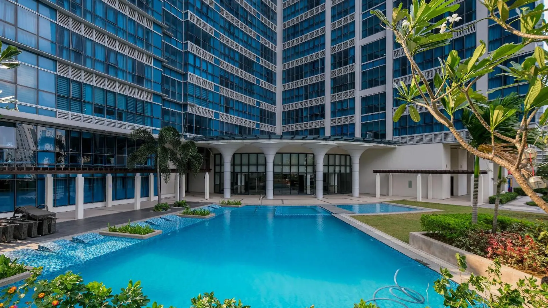 Cozy 3 Bedroom In Uptown Parksuites - Near Mall, Restaurants And Supermarket Manila Apartment